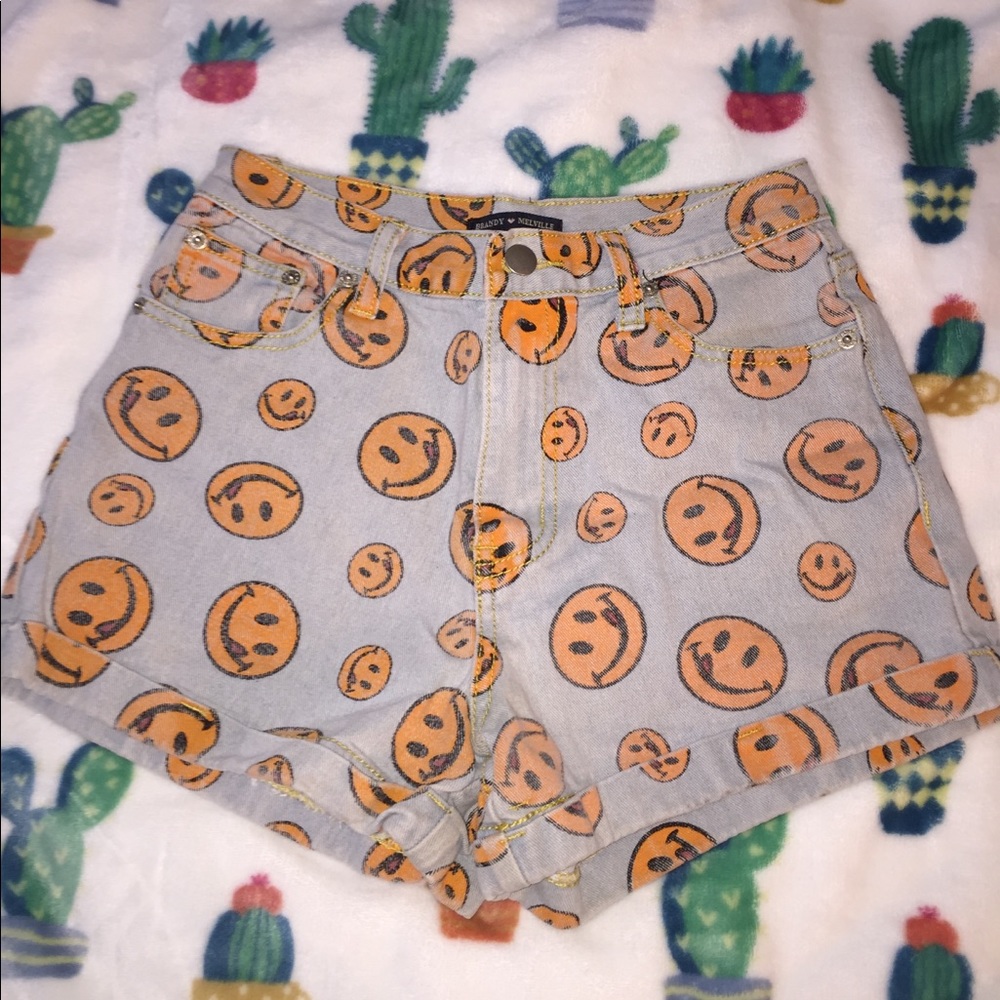 smiley face shorts 😋